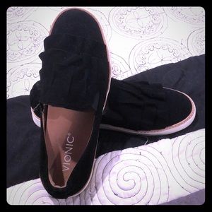 Vionic women’s slip on casual sneakers